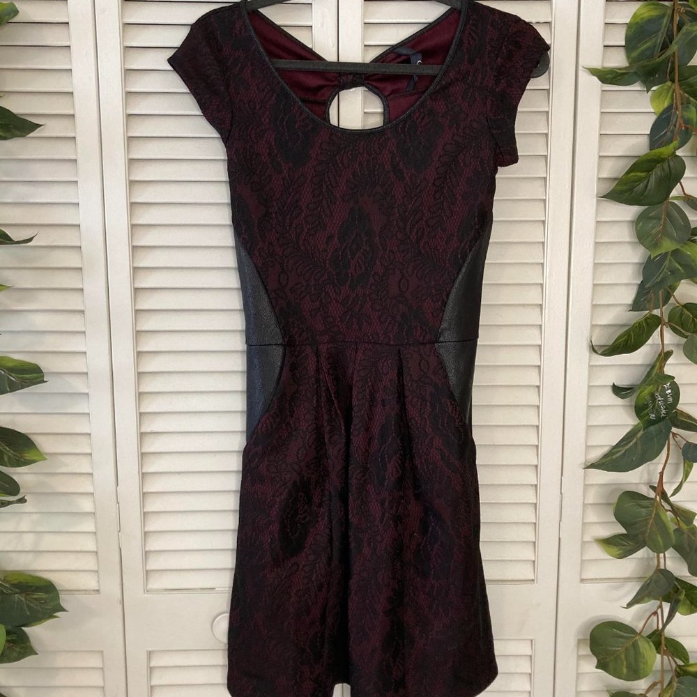 Jessica Simpson Red & Black Lace mini cocktail dress XS w/POCKETS